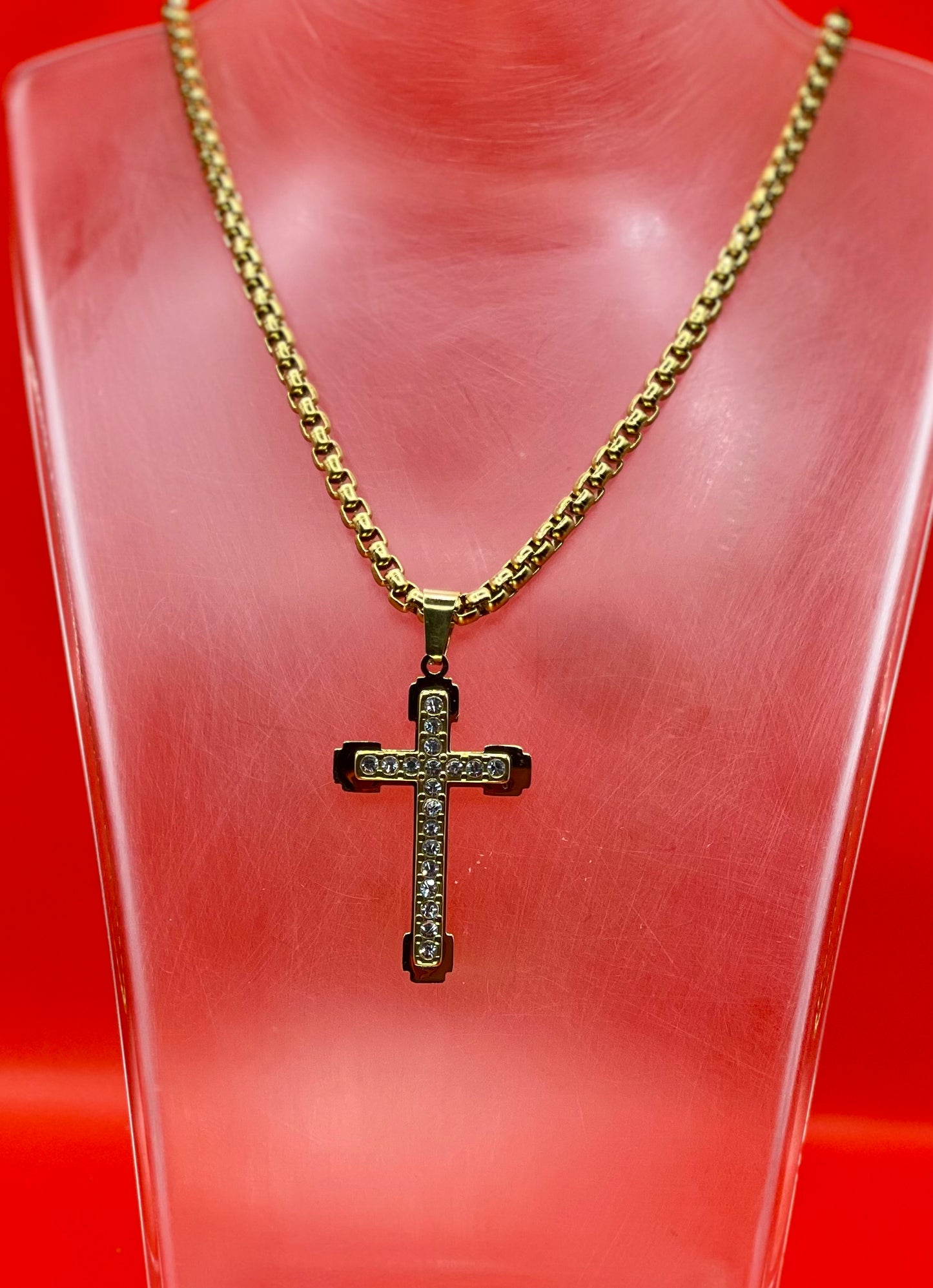 THIQUE Chain with Cross Pendant -