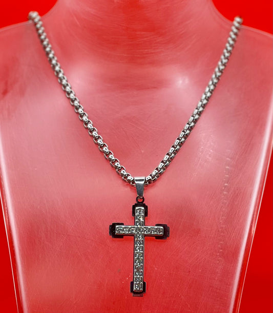 THIQUE Chain with Cross Pendant